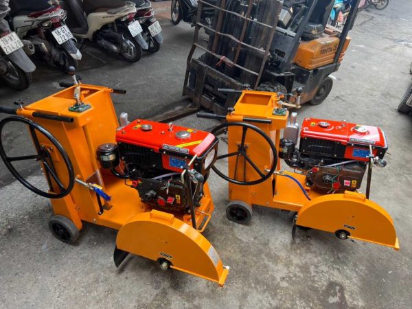 Máy cắt bê tông KC24 - Diesel D8 gió - 20cm