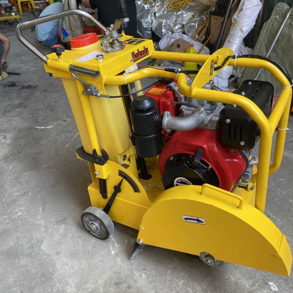 Máy cắt bê tông Diesel-Honda-Cắt sâu 18cm Q500B