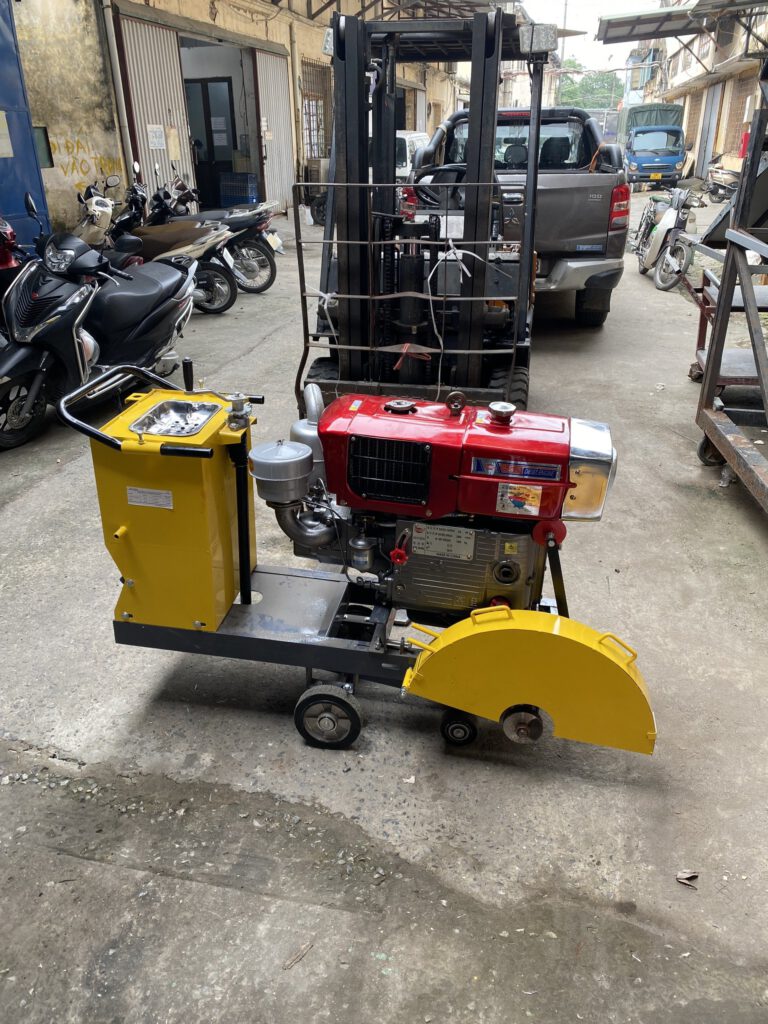 MÁY CẮT BÊ TÔNG CBT60 - DIESEL D8 GIÓ - 22CM